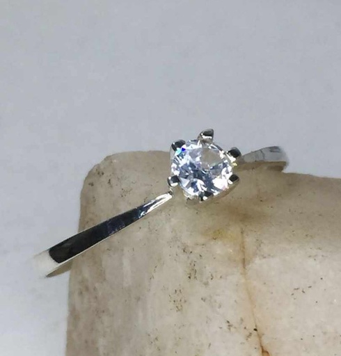 Anillo solitario plano oro blanco 